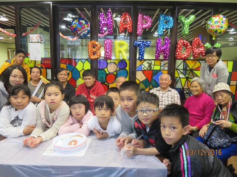 The Salvation Army Joy Family Integrated Service Centre (Macau) organises regular birthday parties for the singleton and physically challenged elderly.