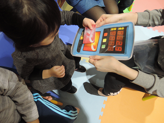 Teaching children to use the Octopus card on public transport is a life experience training that enhances their self-care and life skills.