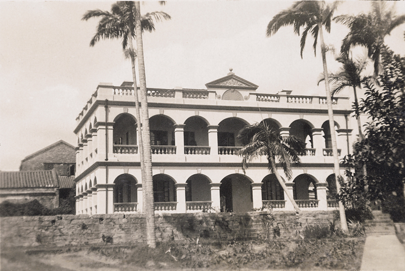 應香港政府邀請，救世軍1930年在香港開設宿舍照顧貧困婦女及女童。