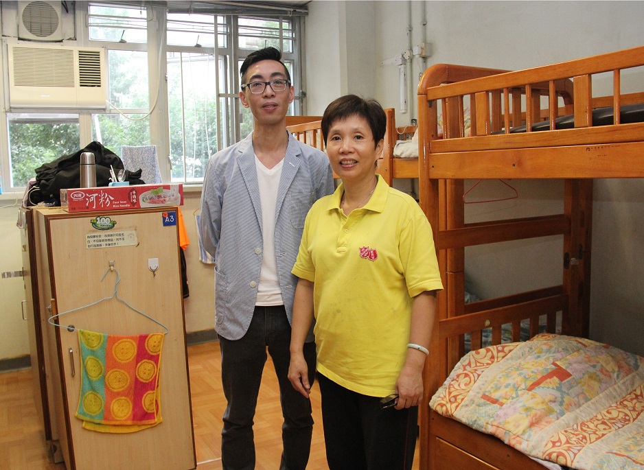 Kwat used to get shelter at The Salvation Army Yee On Hostel when he was in need. He sometimes returns to visit the staff.