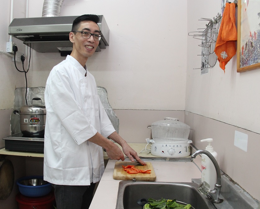 After leaving the street, Kwat becomes a well-trained first grade chef.