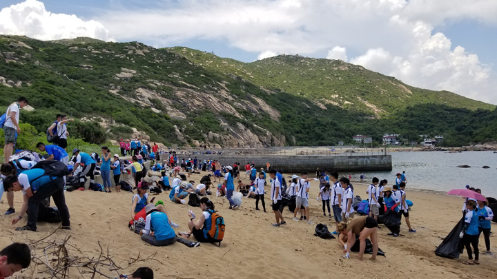 Volunteer team ‘YND Meanies’ organises regular volunteer events to pick up litter.