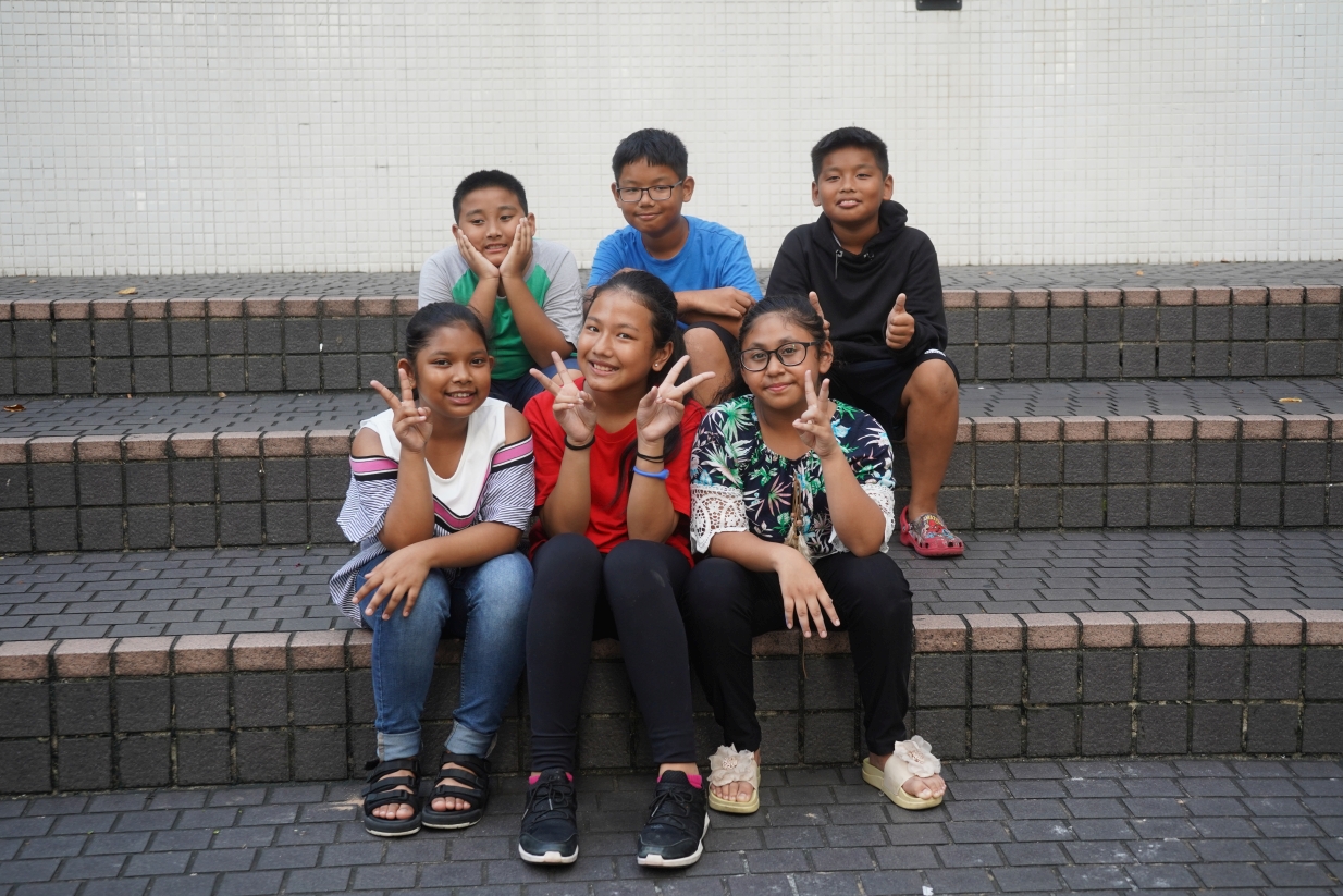 Manish、Afifa、Sabah、Prames、Buddha 及Debta 是在香港長大的少數族裔小朋友。