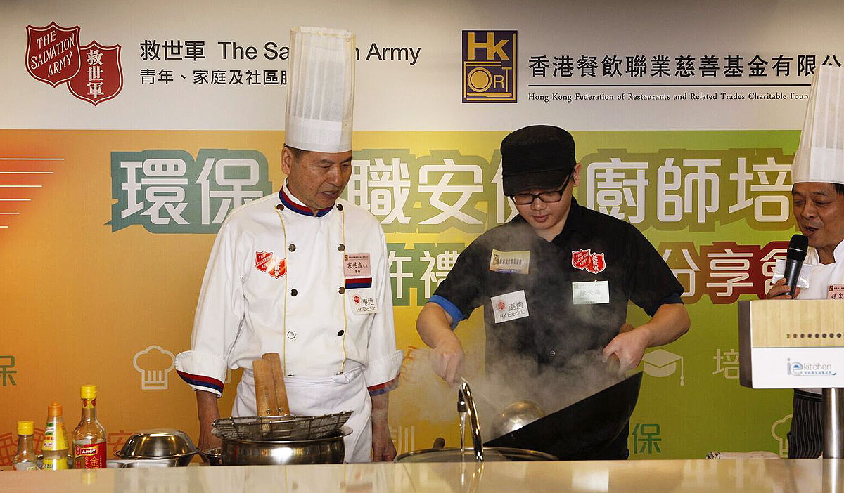 Cooking demonstration by participant Tin-hoi