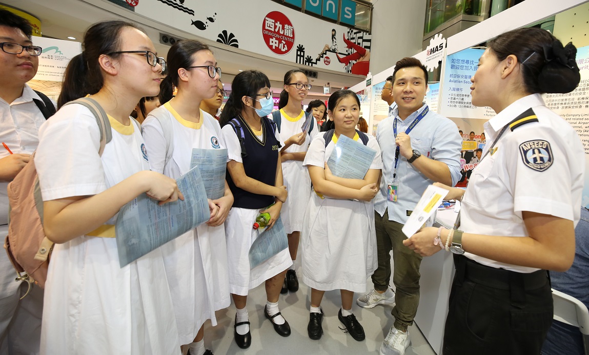 The Salvation Army brings about 40 senior secondary school students to the job fair to let them understand the career prospect and job requirements of the aviation industry.