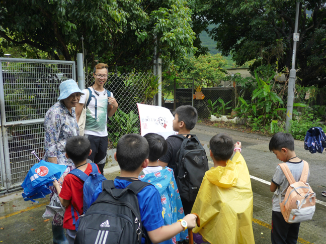 The villagers and Salvation Army social workers act as tour guides, helping children and the public to learn more about the local farming culture.